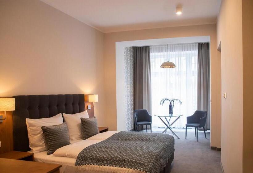 豪华房间, Brassel Apart