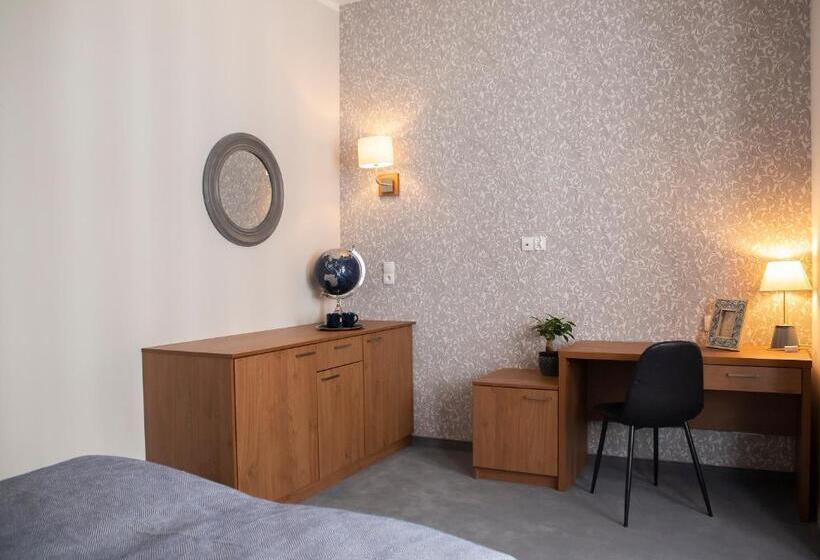 디럭스 룸, Brassel Apart