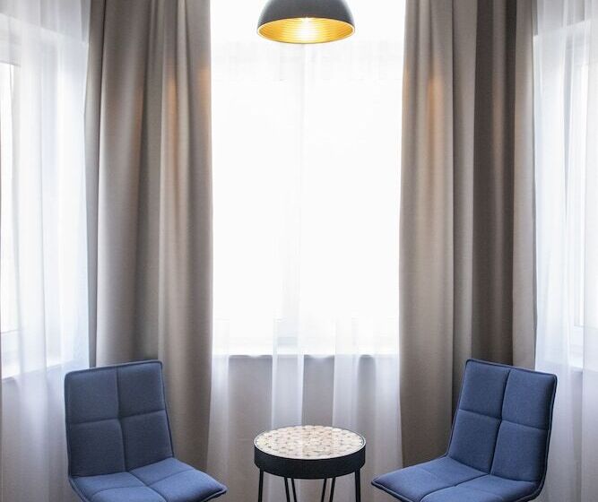 디럭스 룸, Brassel Apart