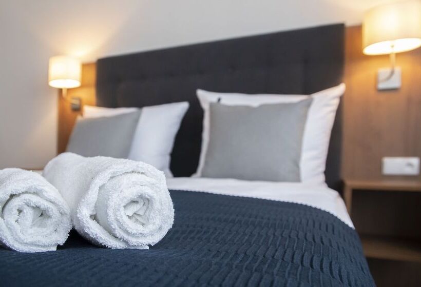 豪华房间, Brassel Apart