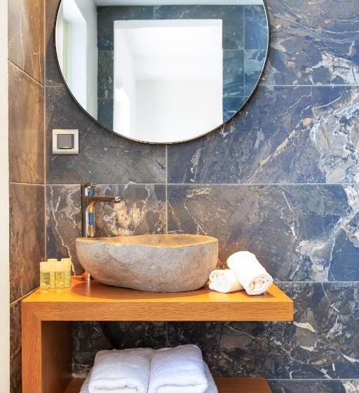 Superior suite with garden view, 180 South Seaside