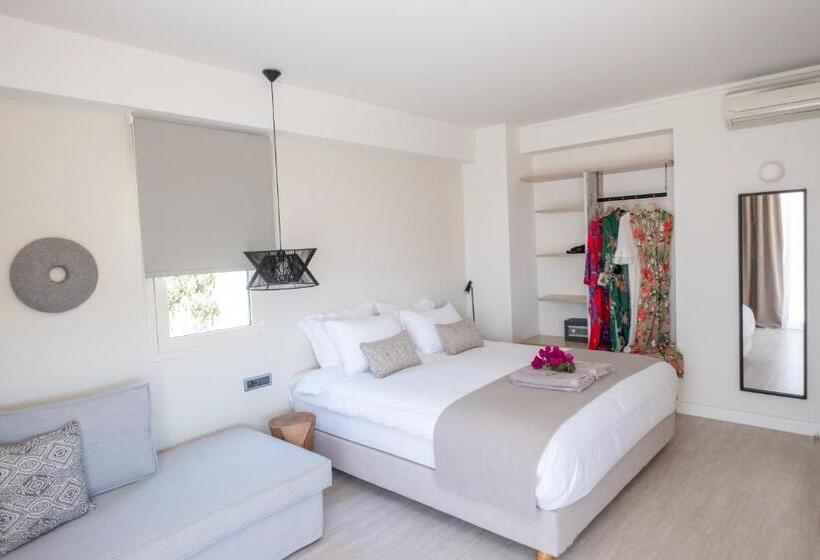 Superior suite with garden view, 180 South Seaside