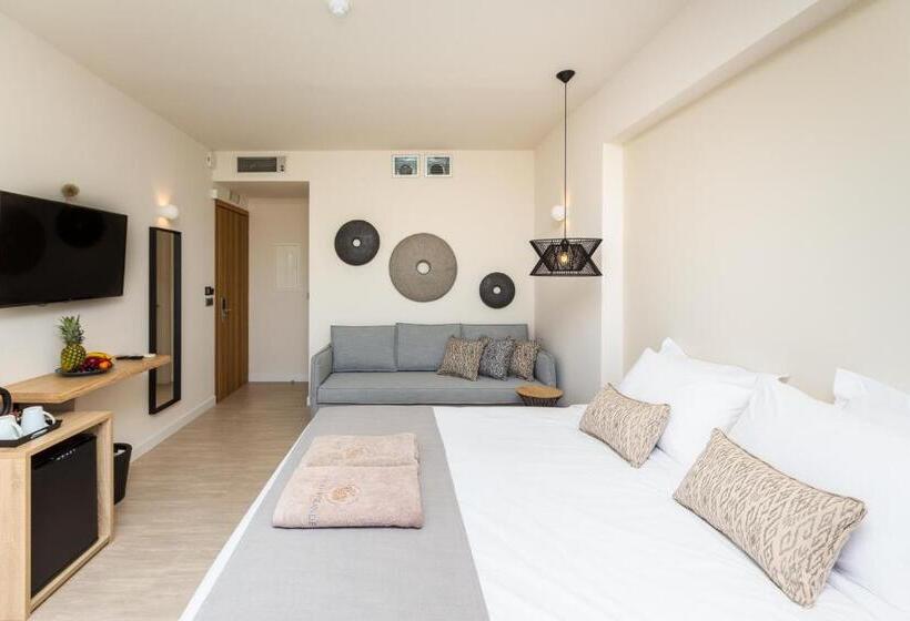 Superior suite with garden view, 180 South Seaside