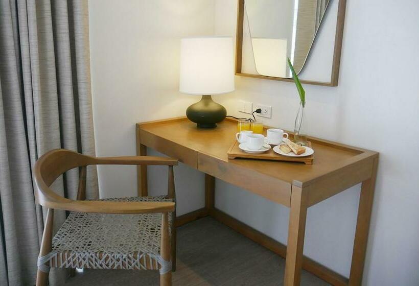 اتاق لوکس, Huni Lio