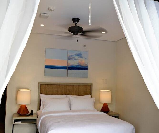 اتاق لوکس, Huni Lio