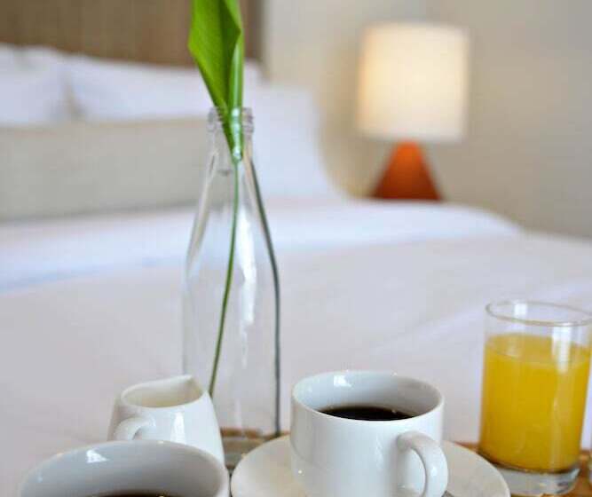 اتاق لوکس, Huni Lio