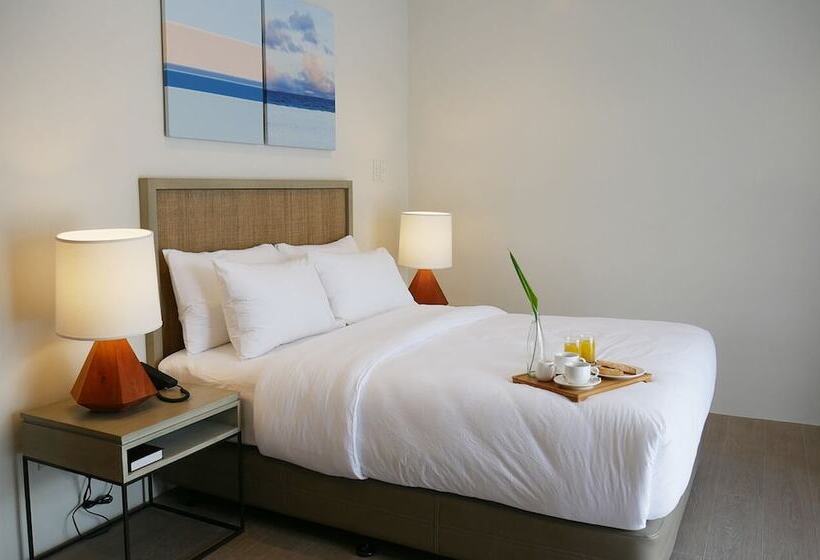 اتاق لوکس با چشمانداز استخر, Huni Lio