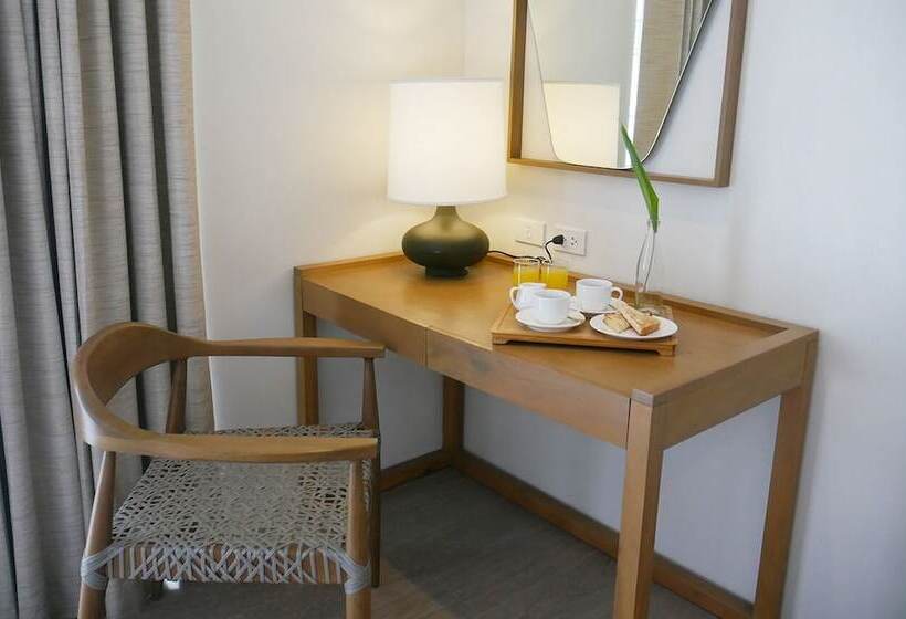 اتاق لوکس با چشمانداز استخر, Huni Lio