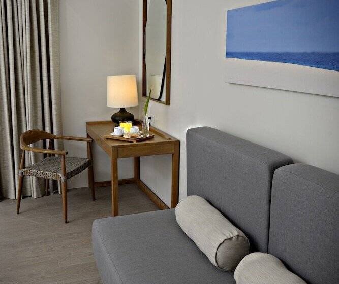 اتاق لوکس با چشمانداز استخر, Huni Lio