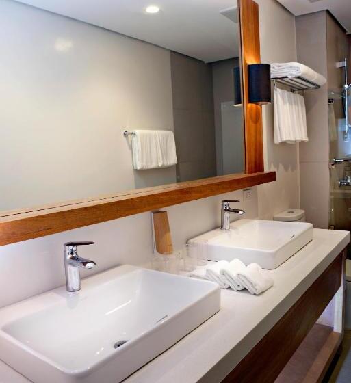 اتاق لوکس با تخت دو نفره بزرگ, Huni Lio