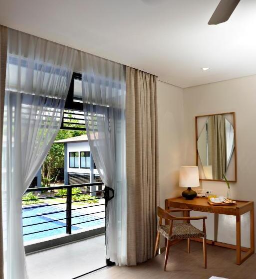 اتاق لوکس با چشمانداز استخر, Huni Lio