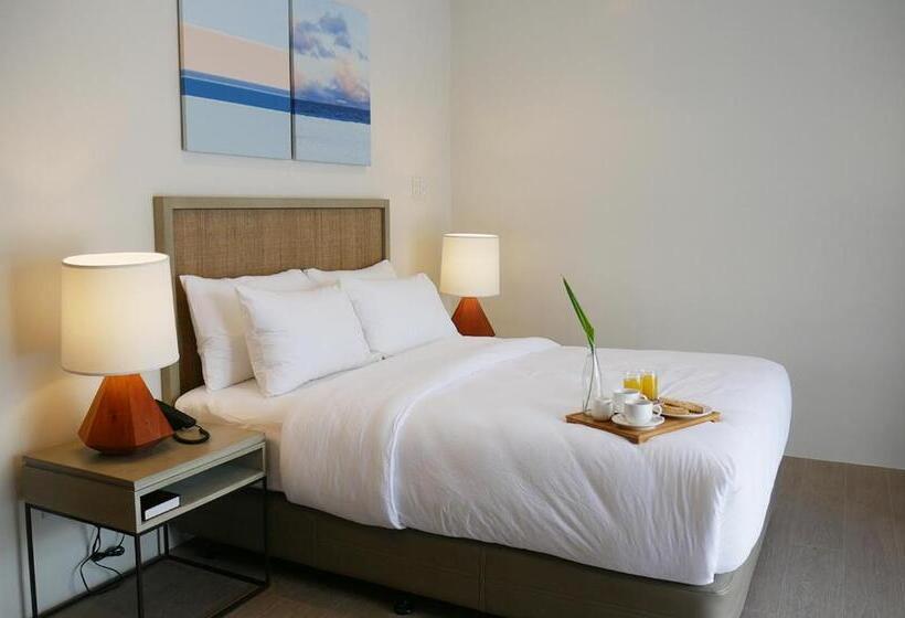 اتاق لوکس, Huni Lio