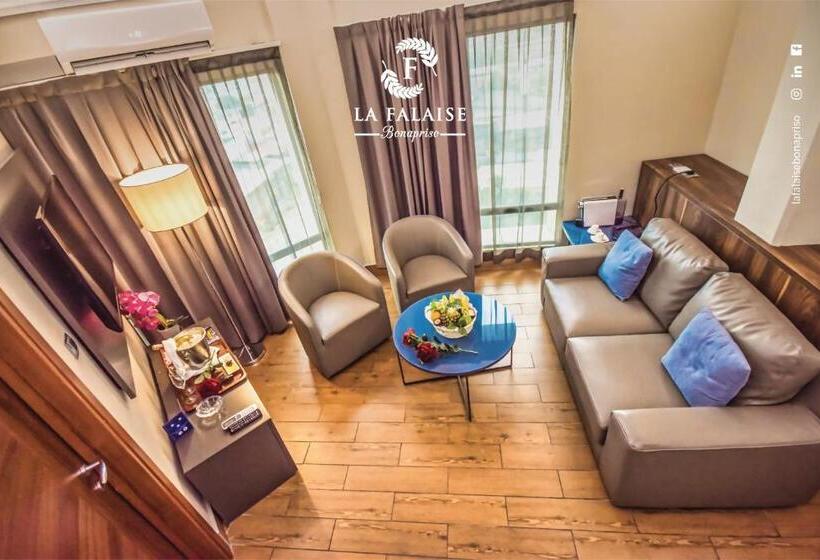 سوییت لوکس, La Falaise Bonapriso