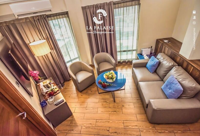 سوییت لوکس, La Falaise Bonapriso