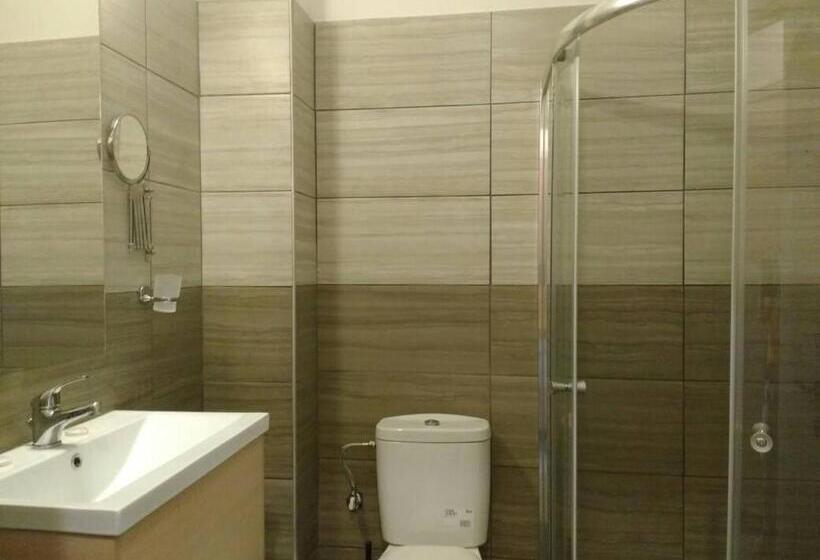 اتاق استاندارد سه تخته با بالکن, Ocean Pacific