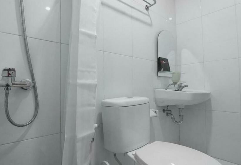 Номер Deluxe, Reddoorz Near Itc Mangga Dua