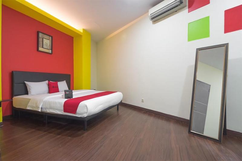 Номер Deluxe, Reddoorz Near Itc Mangga Dua