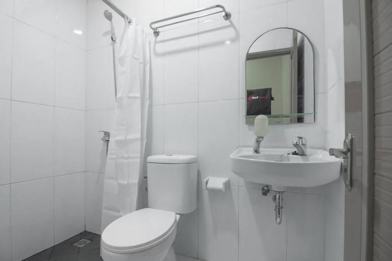 Номер Deluxe, Reddoorz Near Itc Mangga Dua