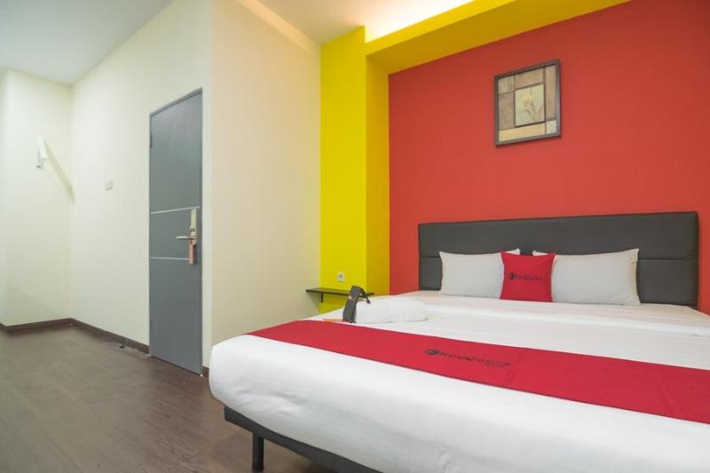 Номер Deluxe, Reddoorz Near Itc Mangga Dua