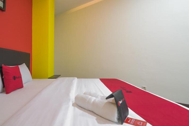 Номер Deluxe, Reddoorz Near Itc Mangga Dua