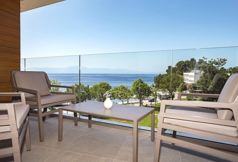 اتاق لوکس با چشمانداز دریا, Luxury Hotel Riva