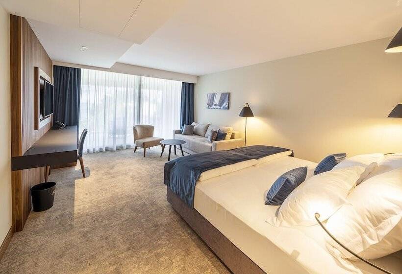 اتاق لوکس با چشمانداز دریا, Luxury Hotel Riva