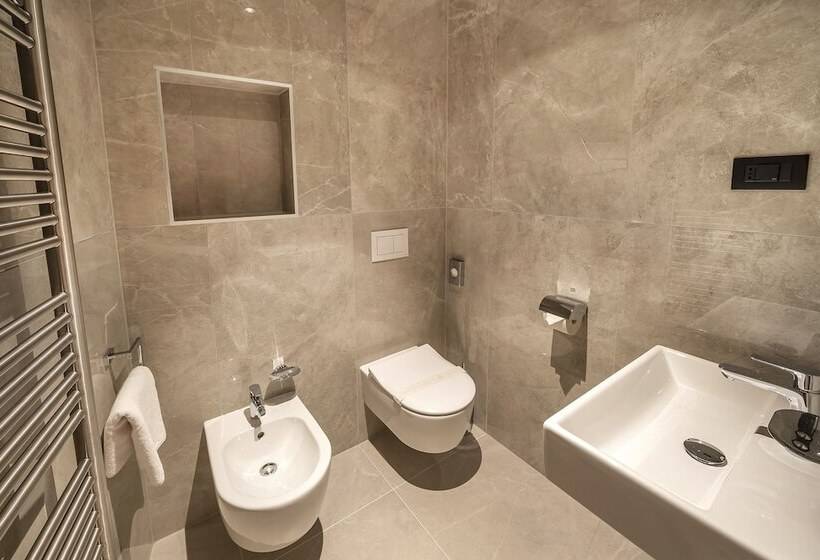 Deluxe Suite Sea View, Luxury Hotel Riva