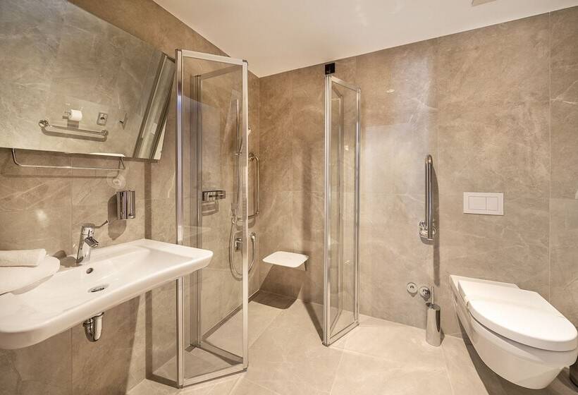 Deluxe Suite Sea View, Luxury Hotel Riva