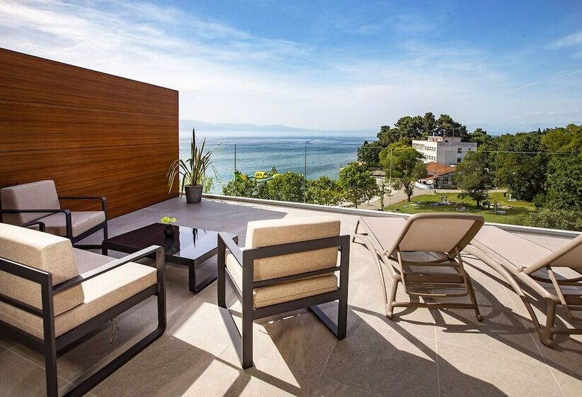 Deluxe Suite Sea View, Luxury Hotel Riva