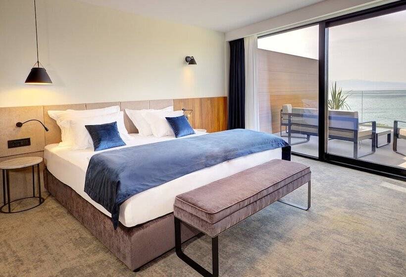 Deluxe Suite Sea View, Luxury Hotel Riva