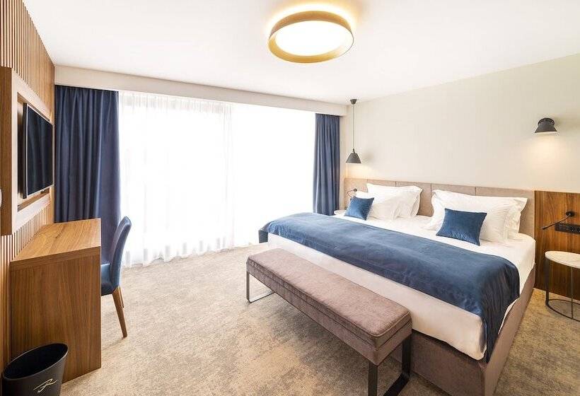 Deluxe Suite Sea View, Luxury Hotel Riva