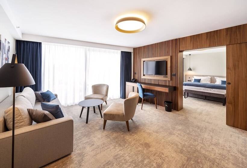 Deluxe Suite Sea View, Luxury Hotel Riva