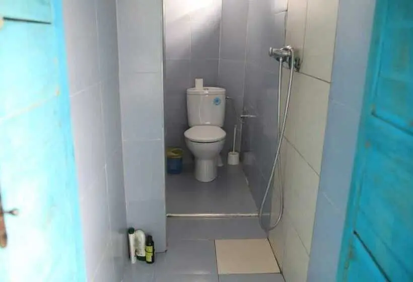 Standard Kolmen Hengen Huone, Dar Randigaba