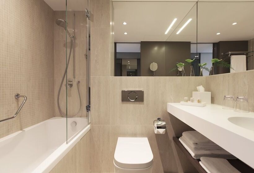 Suite, Crowne Plaza Geneva, An Ihg