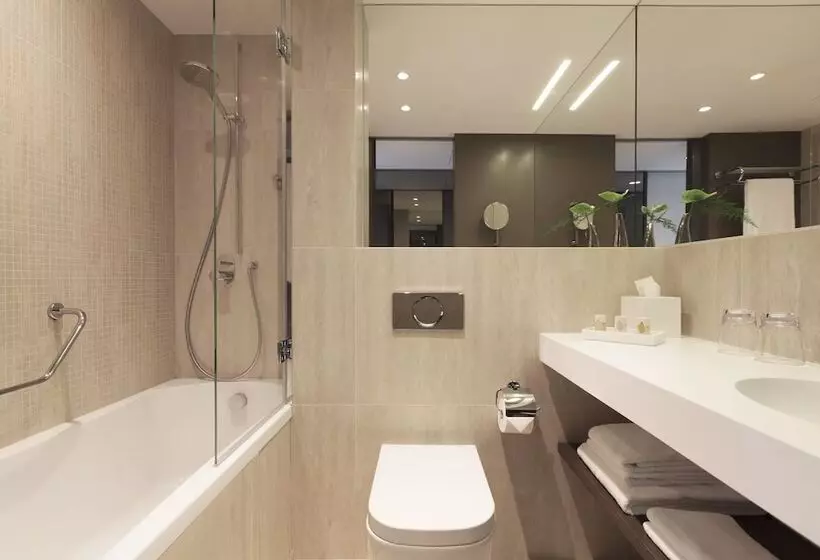 سوییت, Crowne Plaza Geneva, An Ihg
