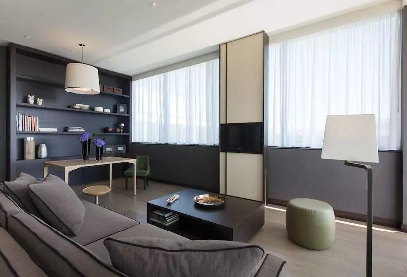 سوییت, Crowne Plaza Geneva, An Ihg