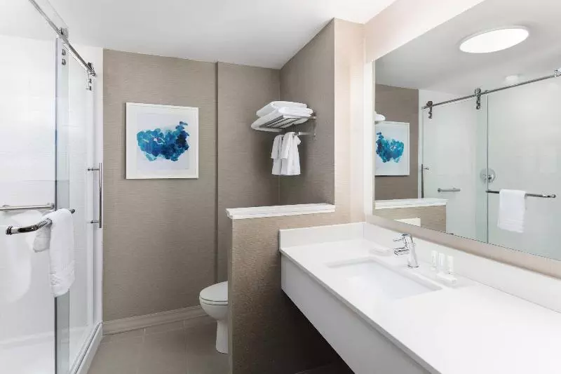 سوییت, Crowne Plaza Geneva, An Ihg