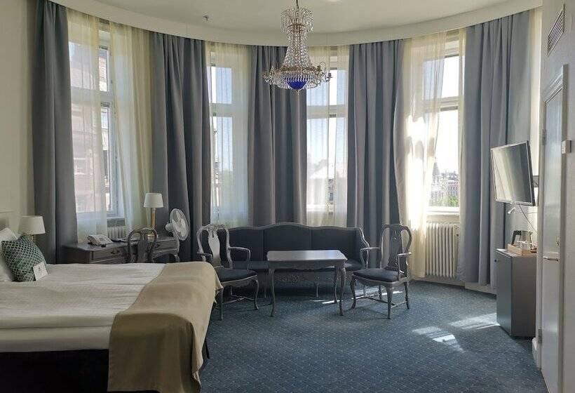 جناح جونيور, Crystal Plaza