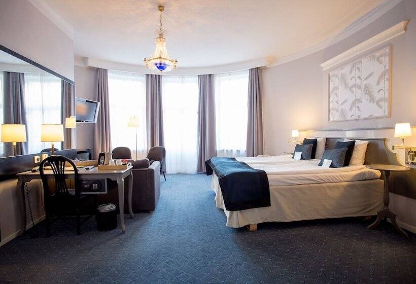 جناح جونيور, Crystal Plaza