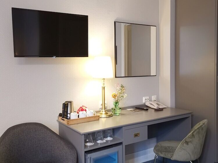 غرفة قياسية ثلاثية, Crystal Plaza