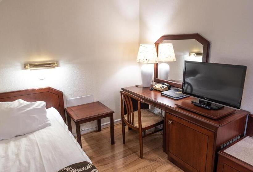 غرفة قياسية فردية, Fars Hatt