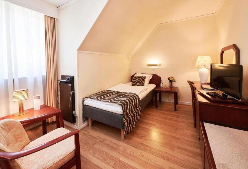 غرفة قياسية فردية, Fars Hatt