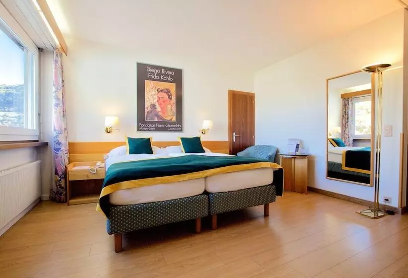 اتاق استاندارد سه نفره, Hôtel Du Rhône