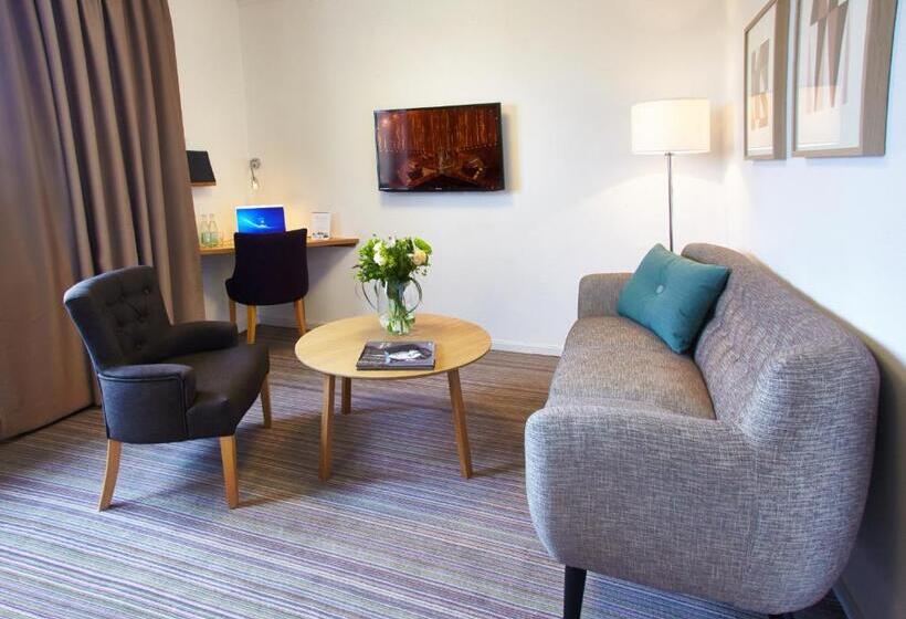 标准三人间, L Högland