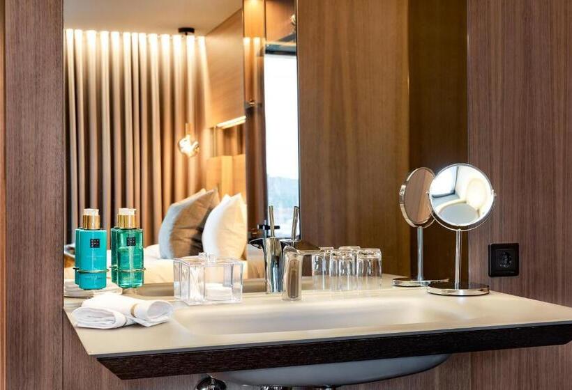 デラックスルーム, Riverton