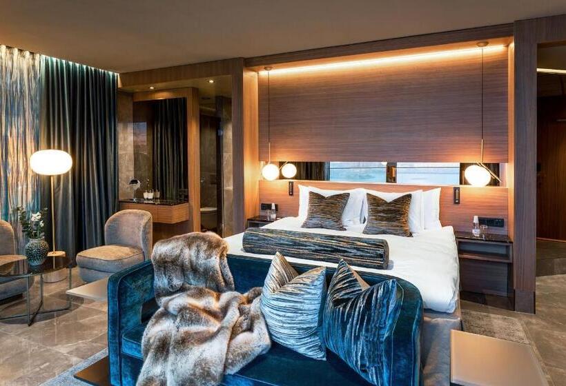 ペントハウスルーム, Riverton