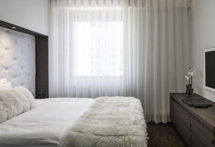 اتاق پریمیوم یک تخته, Riverton