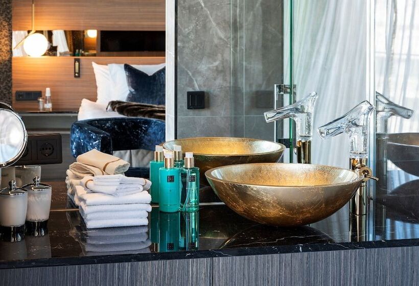 ペントハウスルーム, Riverton