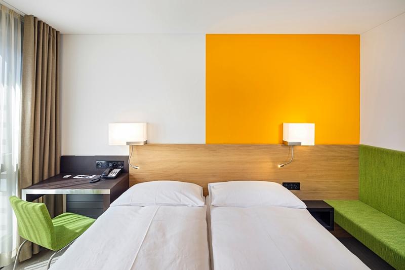 اتاق کلاس بیزنس, Zuri By Fassbind