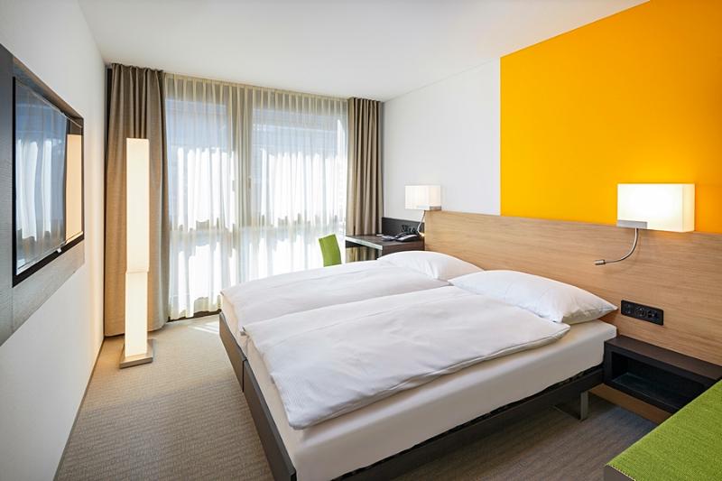 اتاق کلاس بیزنس, Zuri By Fassbind